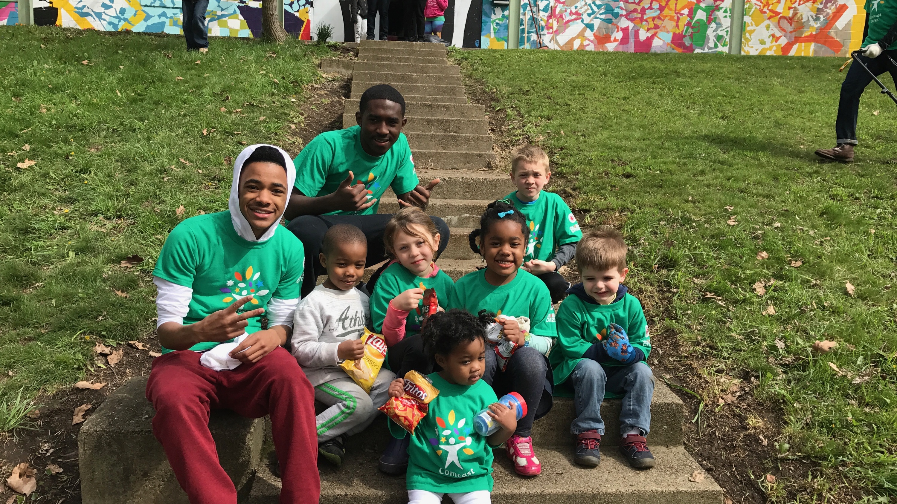 Comcast Cares Day volunteers